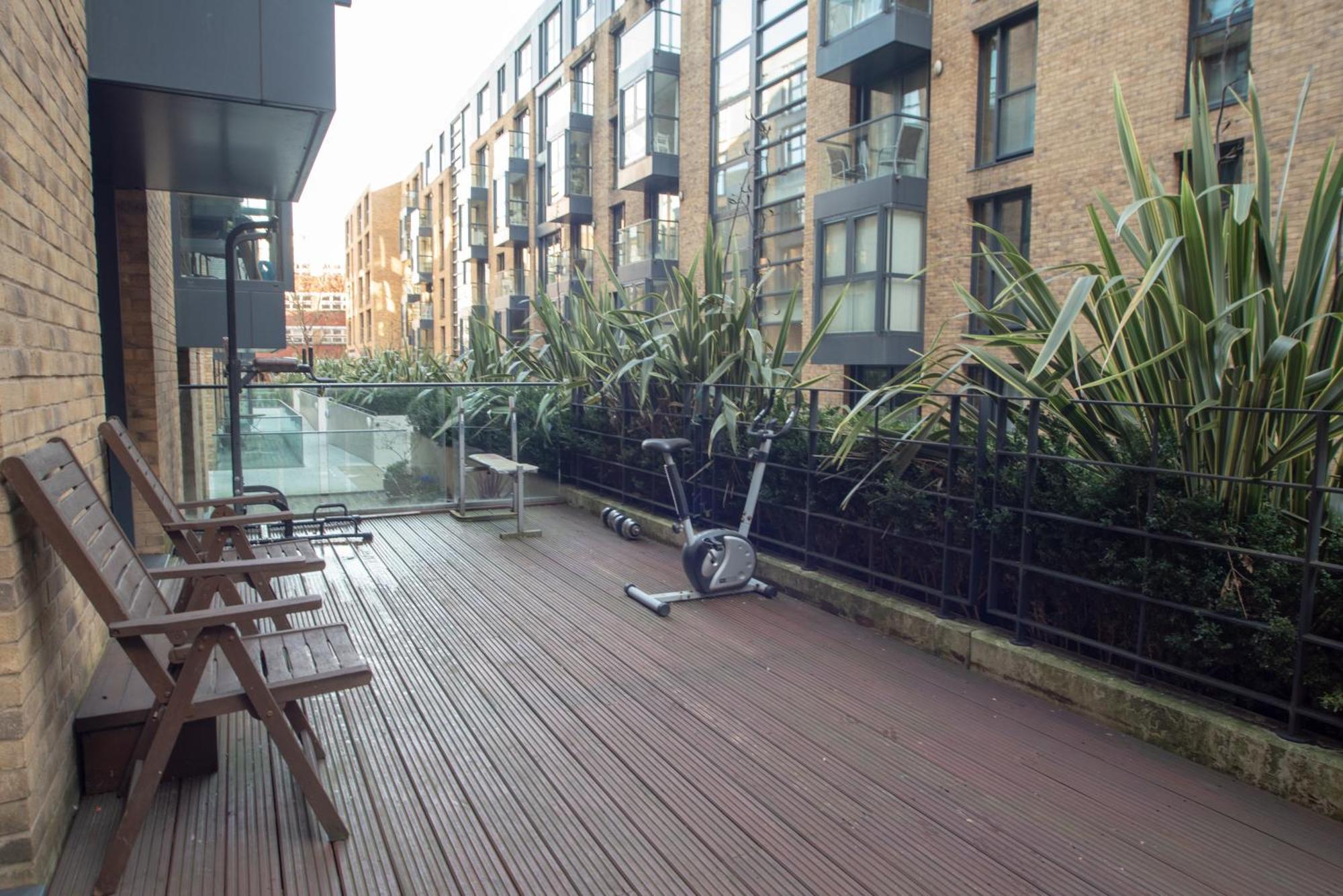 Spacious 1 Bed Apartment With Workspace, Coffee & Free Secure Parking Birmingam Exterior foto