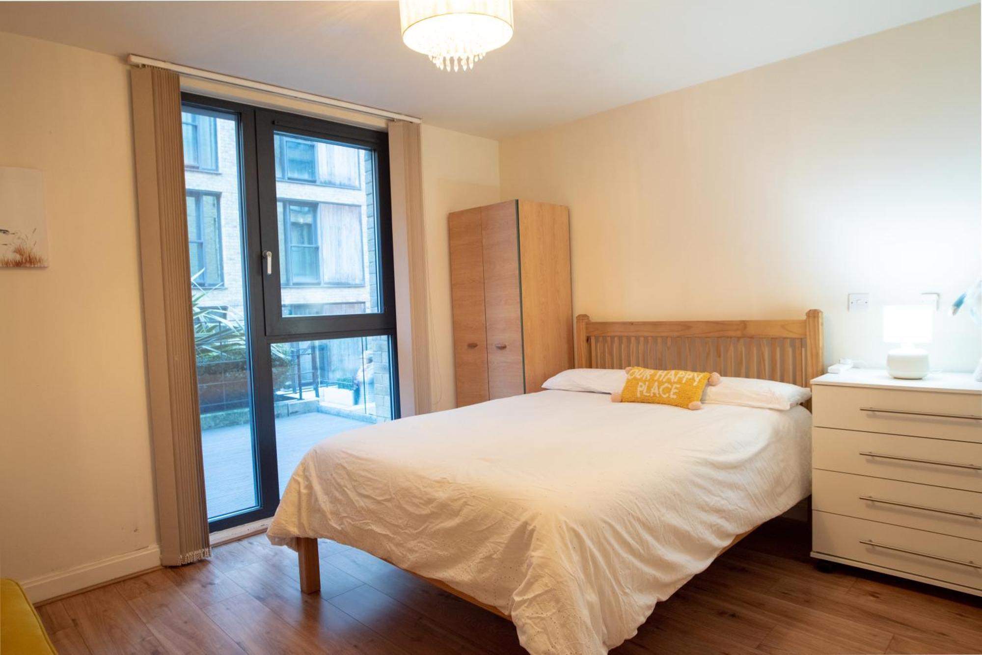 Spacious 1 Bed Apartment With Workspace, Coffee & Free Secure Parking Birmingam Exterior foto