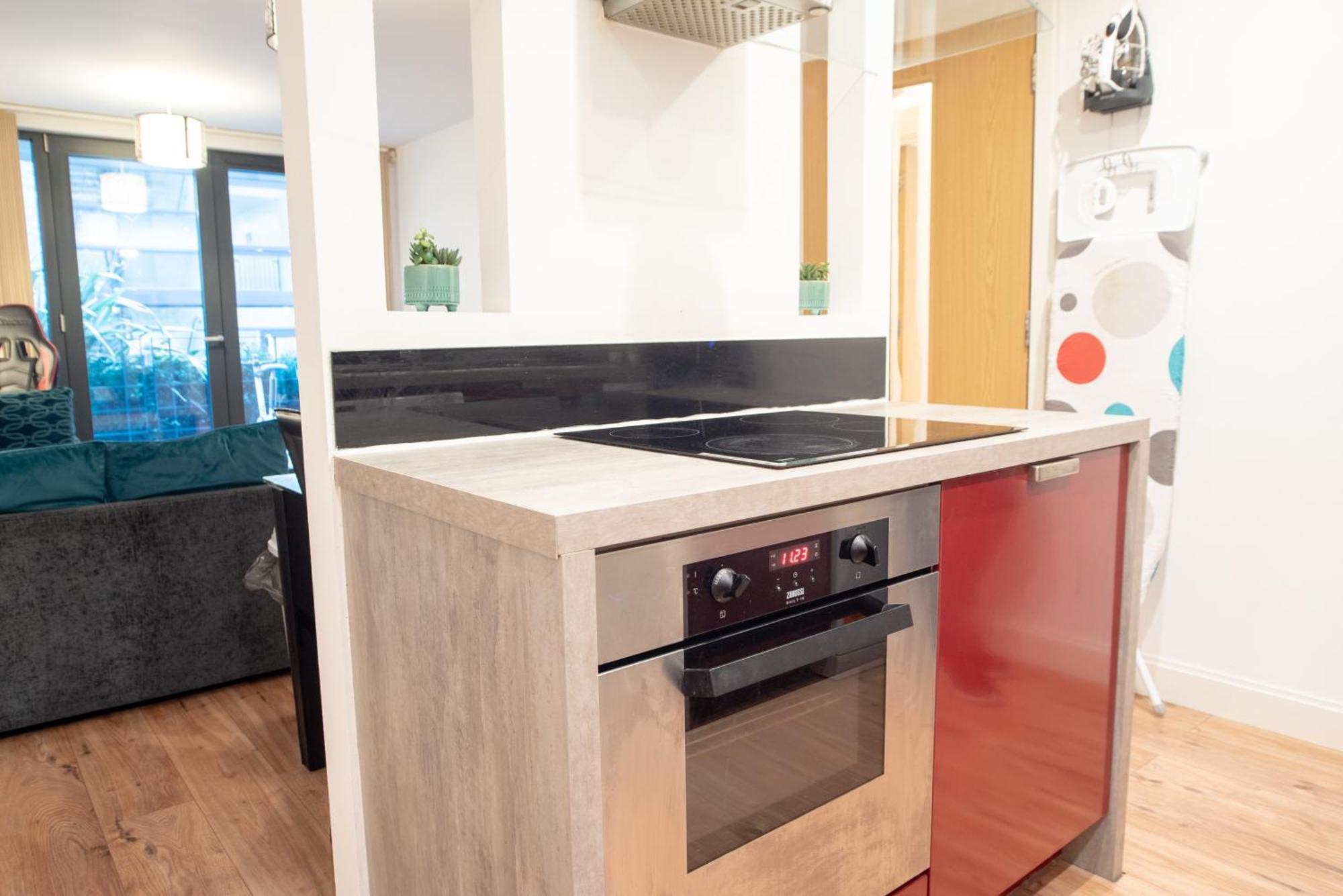 Spacious 1 Bed Apartment With Workspace, Coffee & Free Secure Parking Birmingam Exterior foto