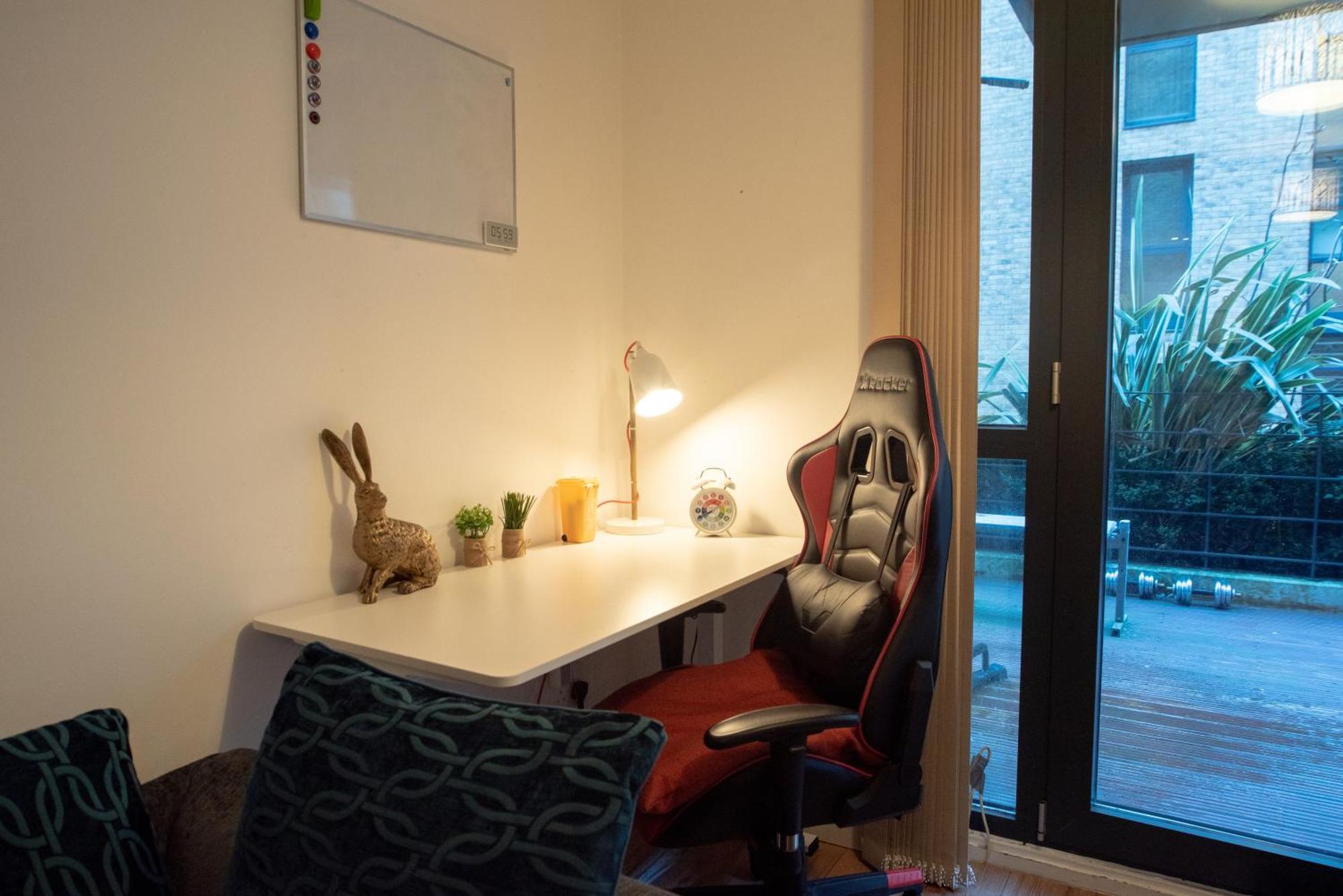 Spacious 1 Bed Apartment With Workspace, Coffee & Free Secure Parking Birmingam Exterior foto