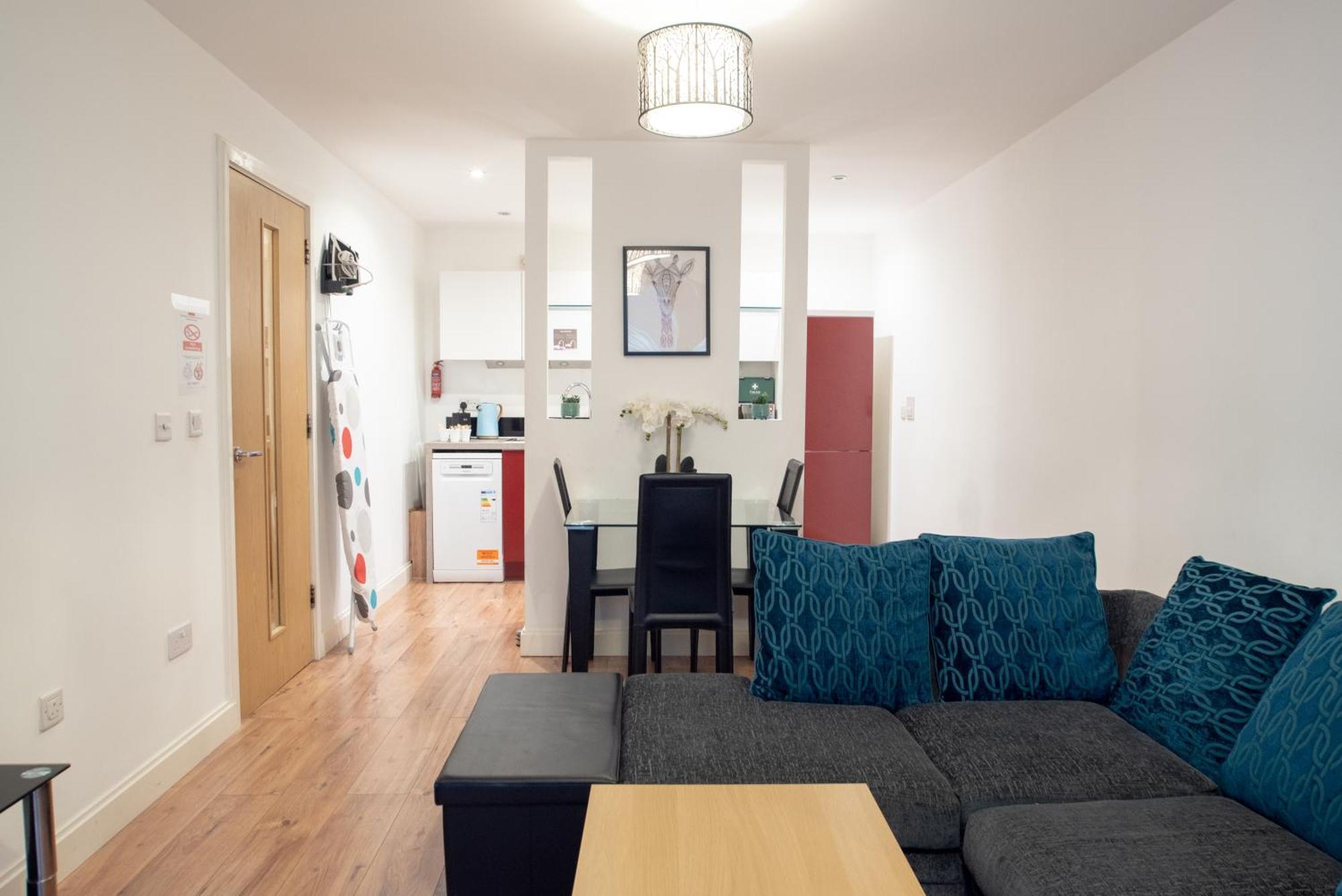 Spacious 1 Bed Apartment With Workspace, Coffee & Free Secure Parking Birmingam Exterior foto